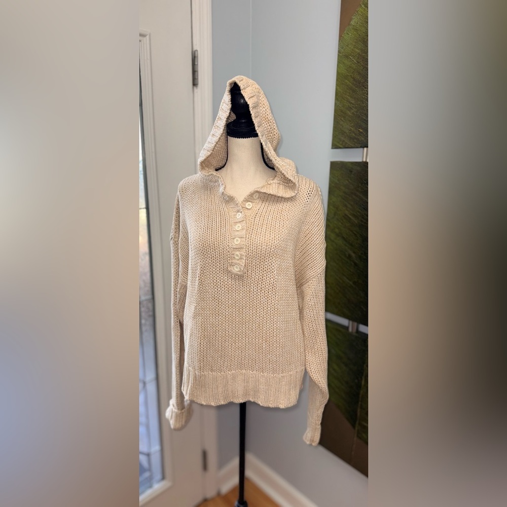NWOT Women’s Soft Surroundings Beige/White Chunky Knit Hooded Button Sweater!